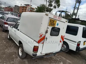 Nissan Pick-Up 2006 White