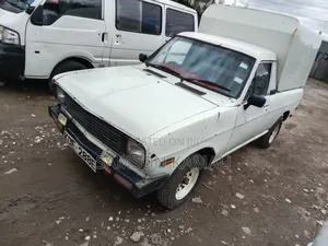 Nissan Pick-Up 2006 White