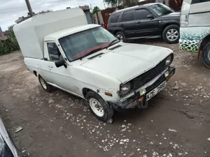 Nissan Pick-Up 2006 White