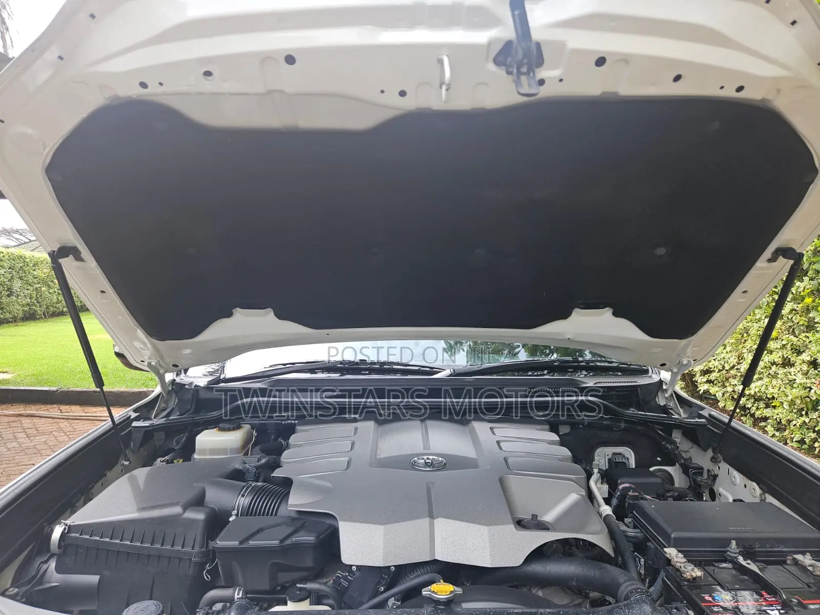 Toyota Land Cruiser 4.6 V8 ZX 2016 White
