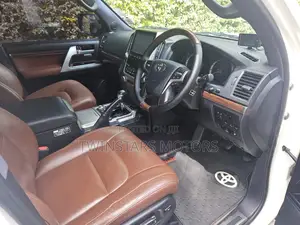 Toyota Land Cruiser 4.6 V8 ZX 2016 White