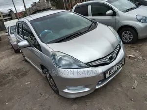 Honda Fit Shuttle 2012 Silver