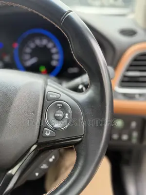 Honda Vezel 1.5 2WD 172 hp 2019 Gray