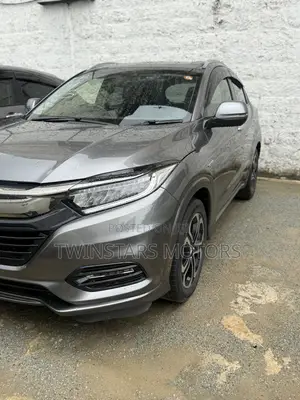 Honda Vezel 1.5 2WD 172 hp 2019 Gray