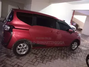 Toyota Sienta 2020 Red