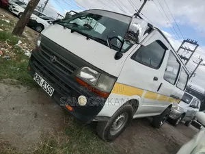 Toyota HiAce 2005 White