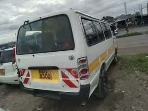 Toyota HiAce 2005 White