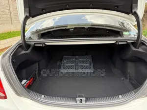 Mercedes-Benz C200 2017 Pearl