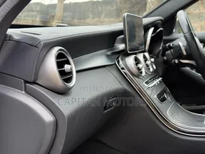 Mercedes-Benz C200 2017 Pearl