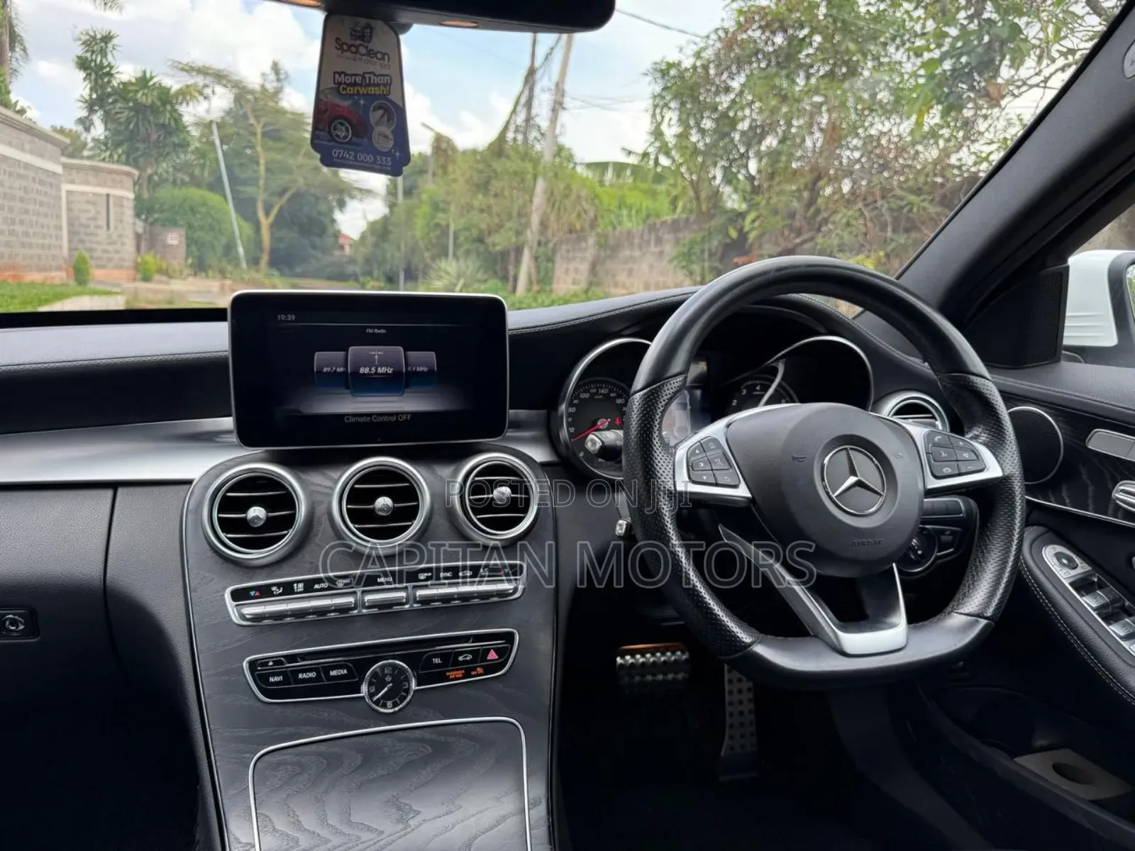 Mercedes-Benz C200 2017 Pearl