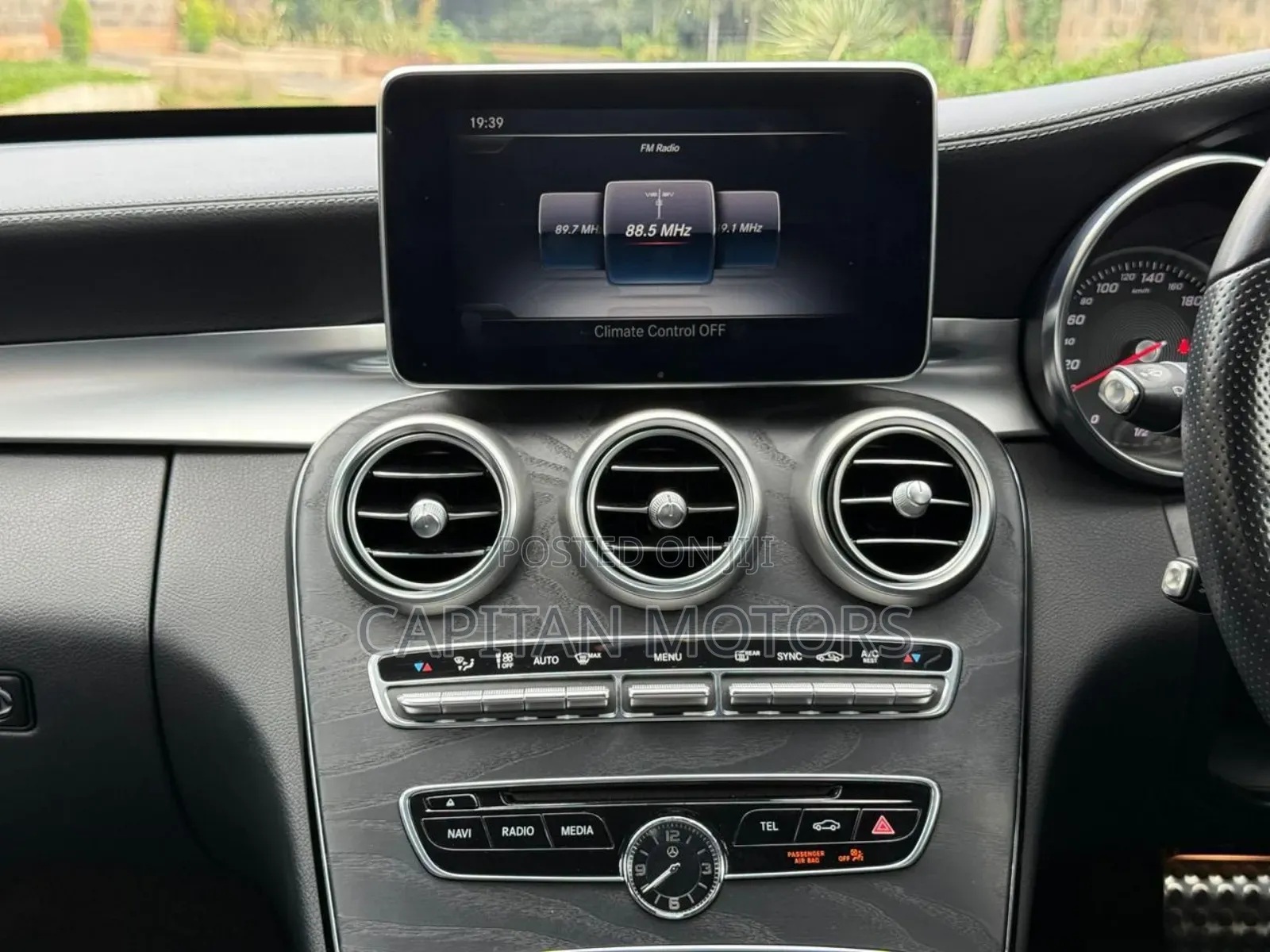 Mercedes-Benz C200 2017 Pearl