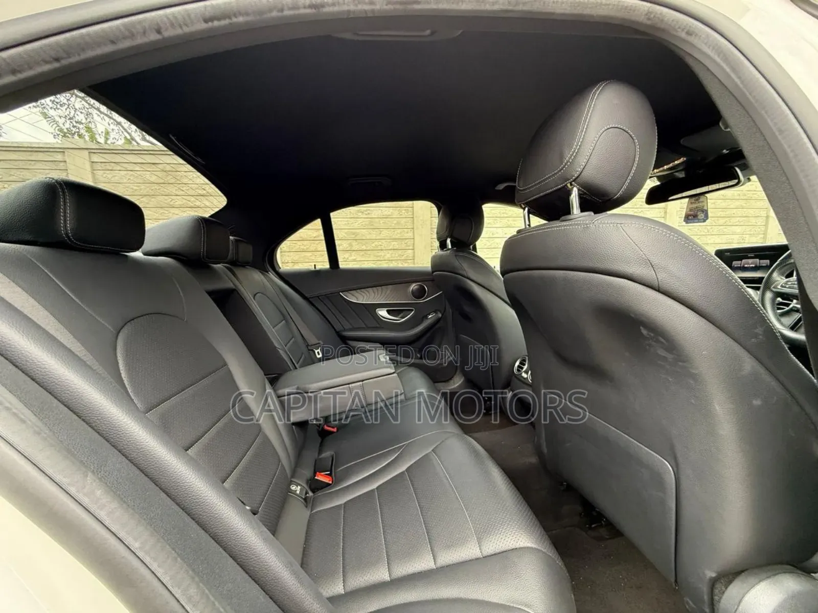 Mercedes-Benz C200 2017 Pearl
