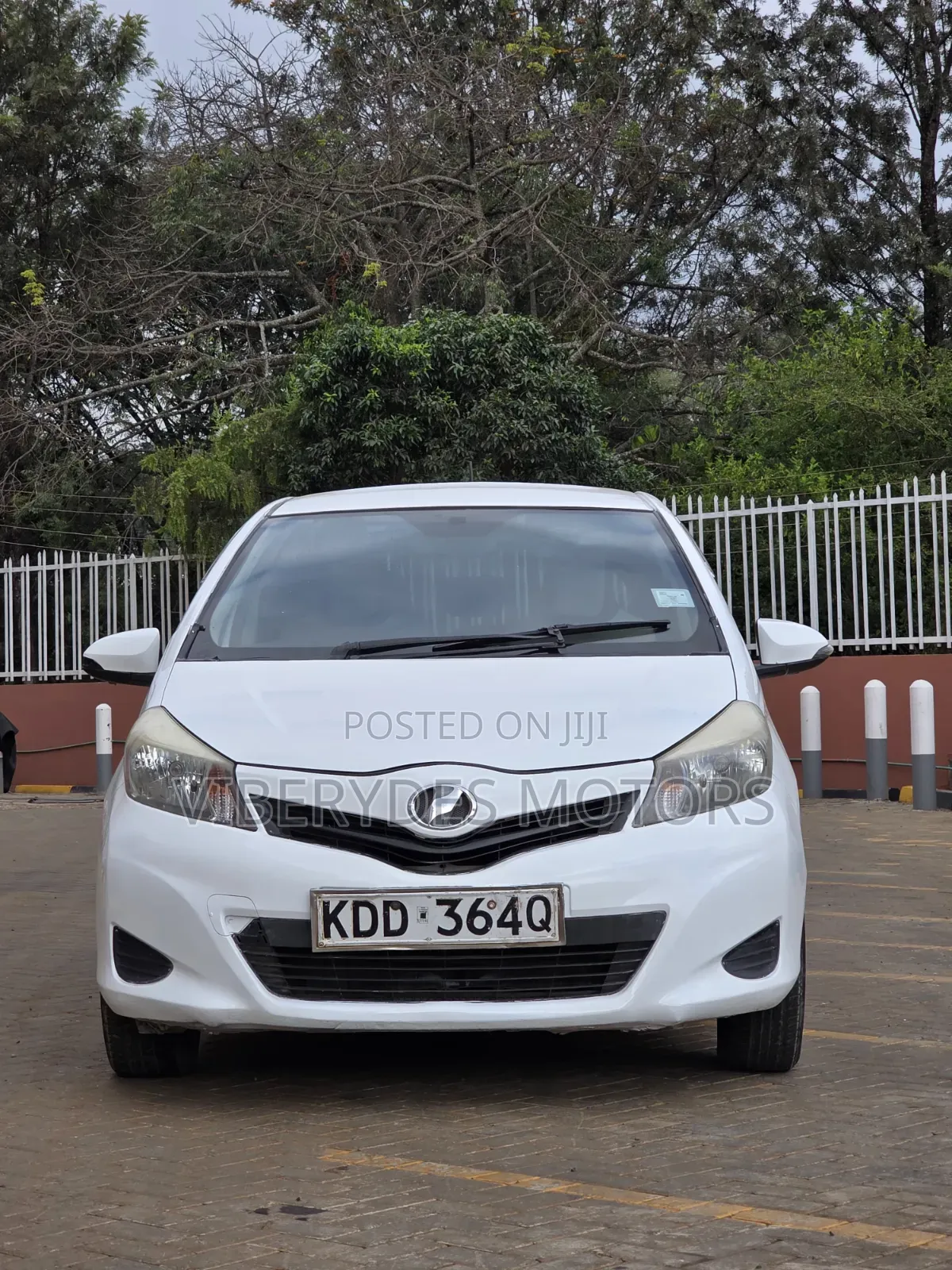 Toyota Vitz 2014 White