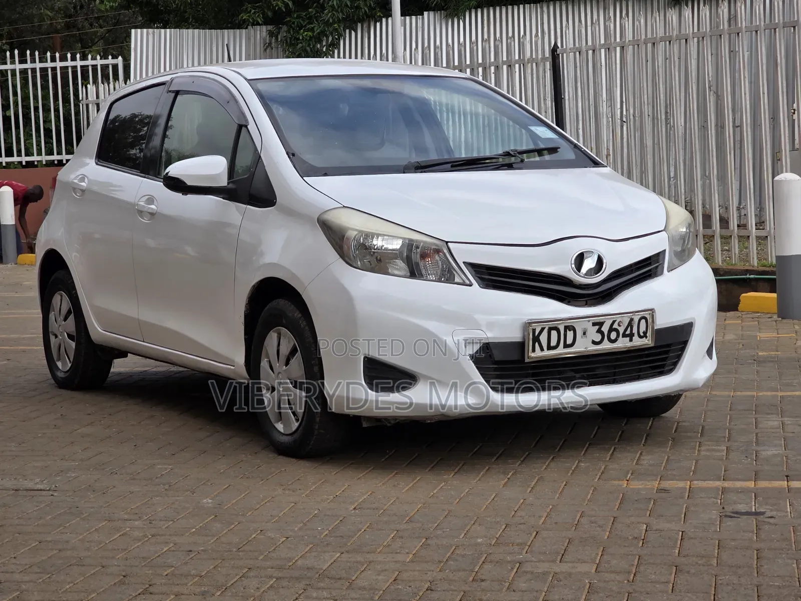 Toyota Vitz 2014 White