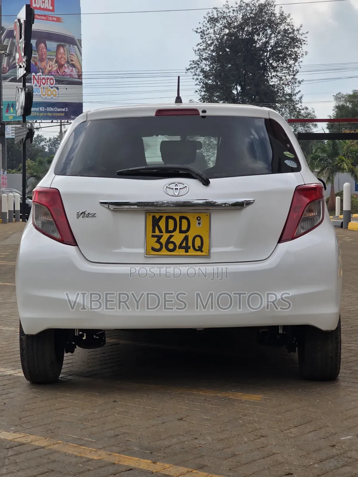 Toyota Vitz 2014 White