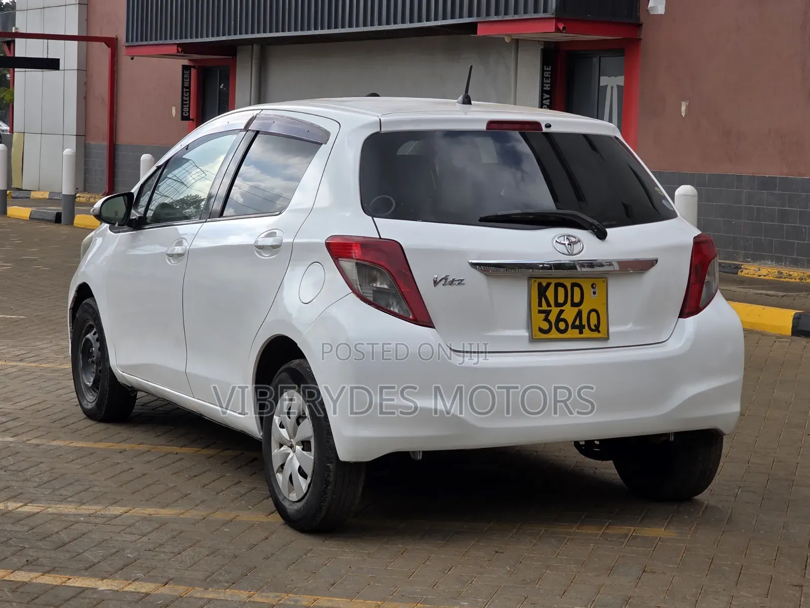 Toyota Vitz 2014 White