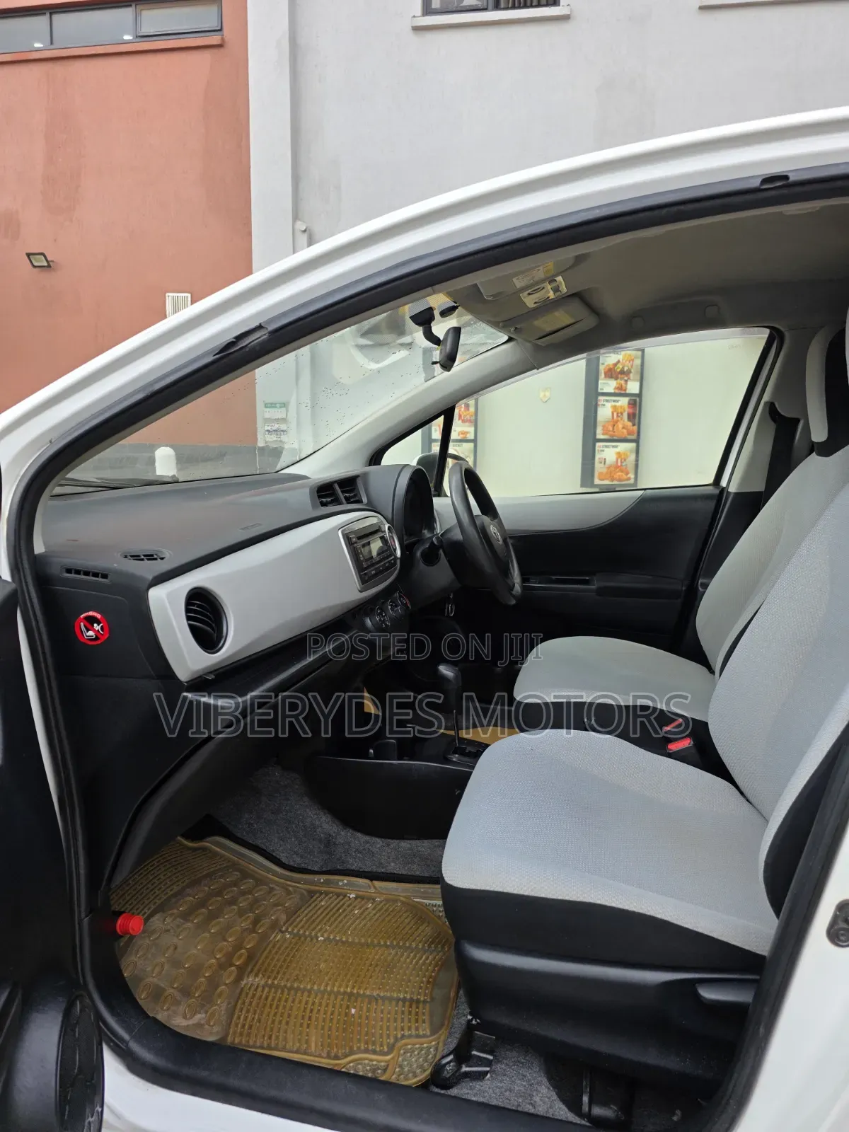 Toyota Vitz 2014 White