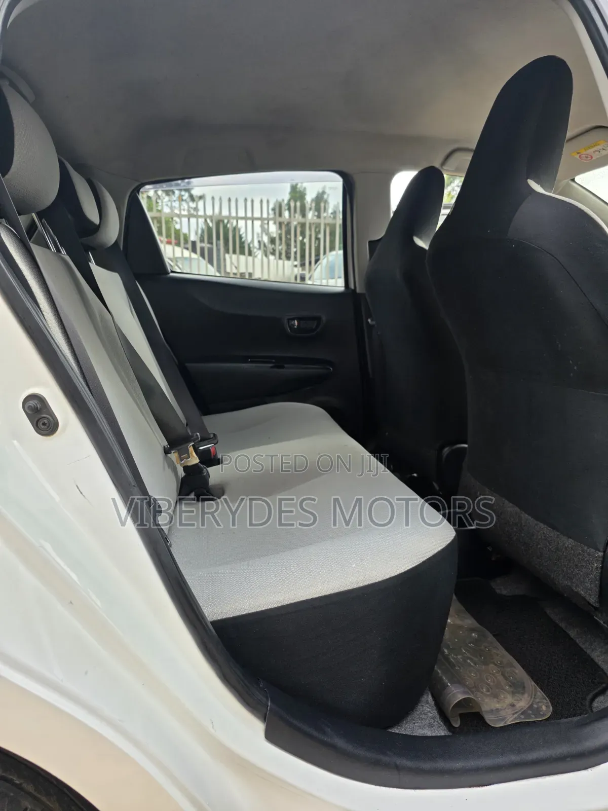 Toyota Vitz 2014 White