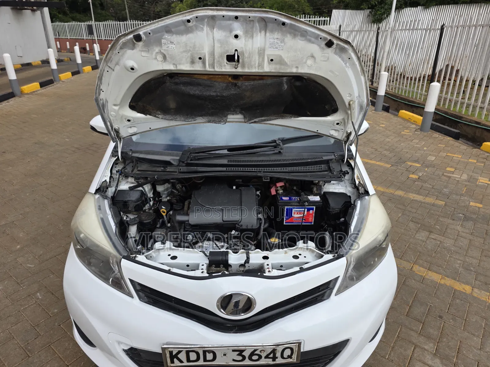 Toyota Vitz 2014 White