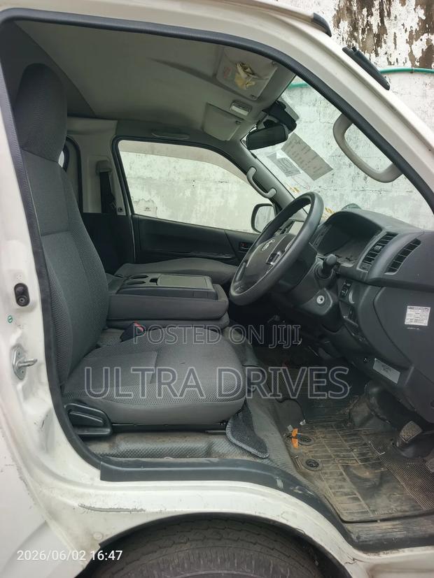 Toyota Grand HiAce 2019 White - thumbnail 2