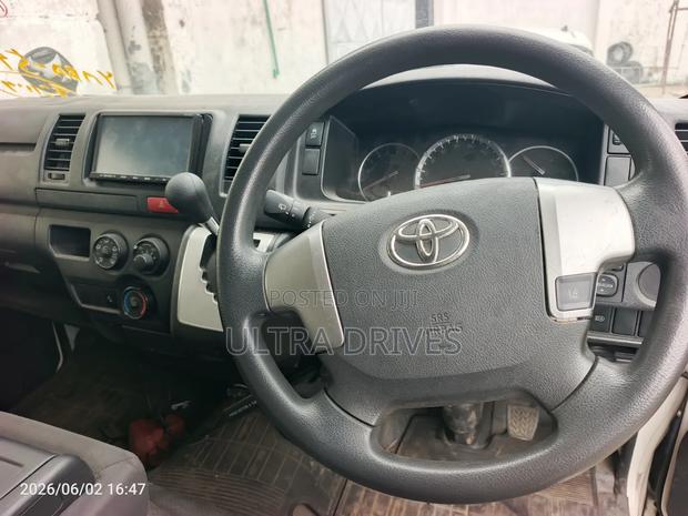 Toyota Grand HiAce 2019 White - thumbnail 4