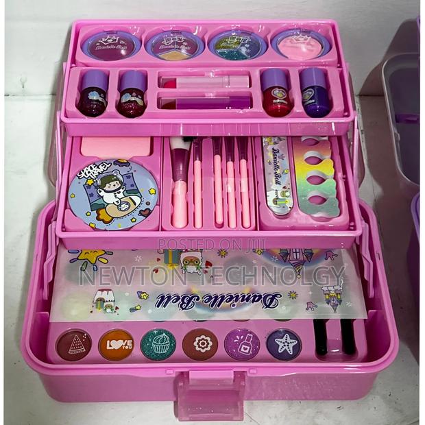 *Kids' Makeup Set All-in-One Beauty Kit for Children