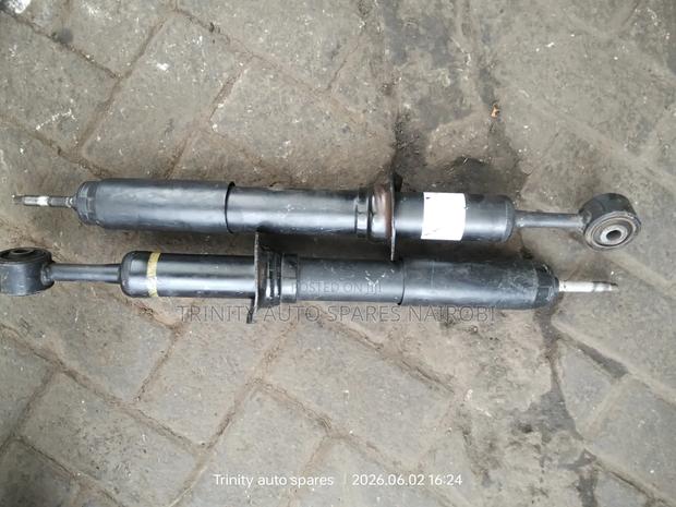 Original Kyb Ex Japan Toyota Hilux 2005–2015 Front Shock Absorbers - thumbnail 2