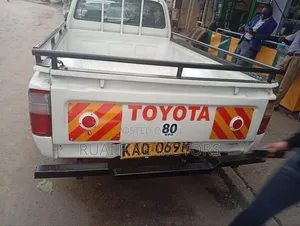 Toyota Hilux 2004 White