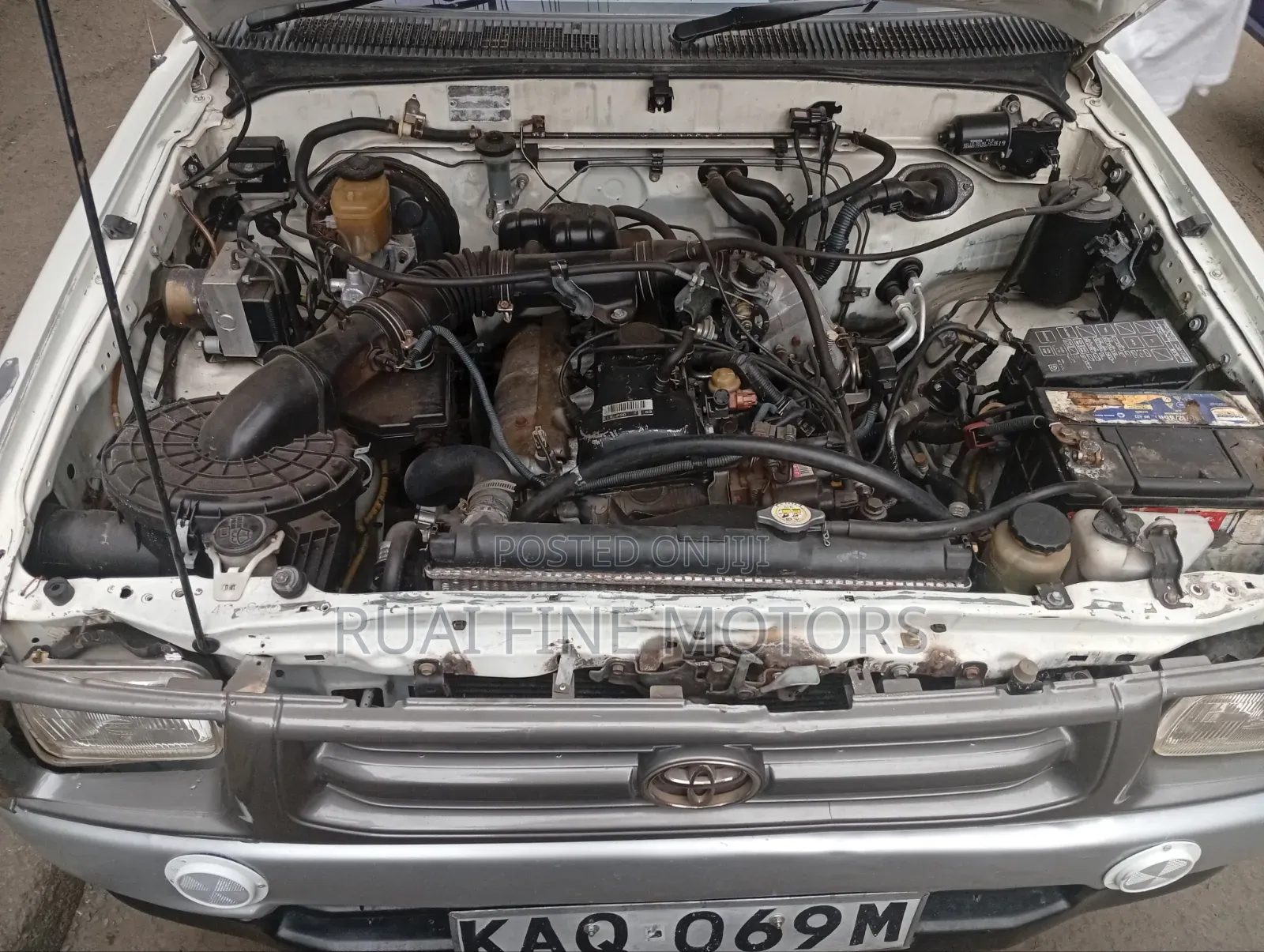 Toyota Hilux 2004 White