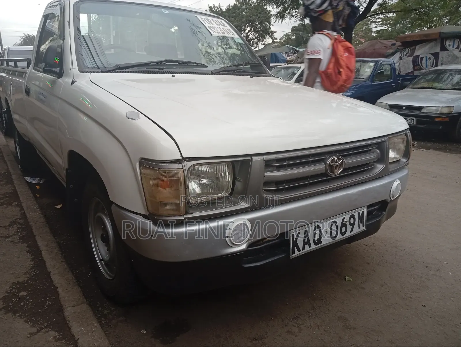 Toyota Hilux 2004 White