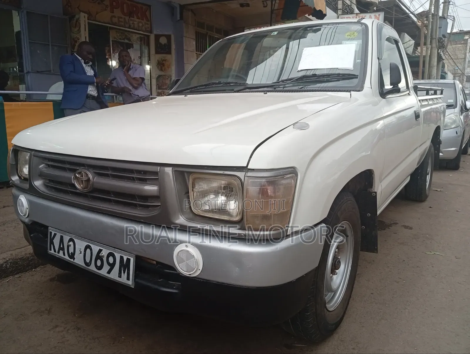 Toyota Hilux 2004 White