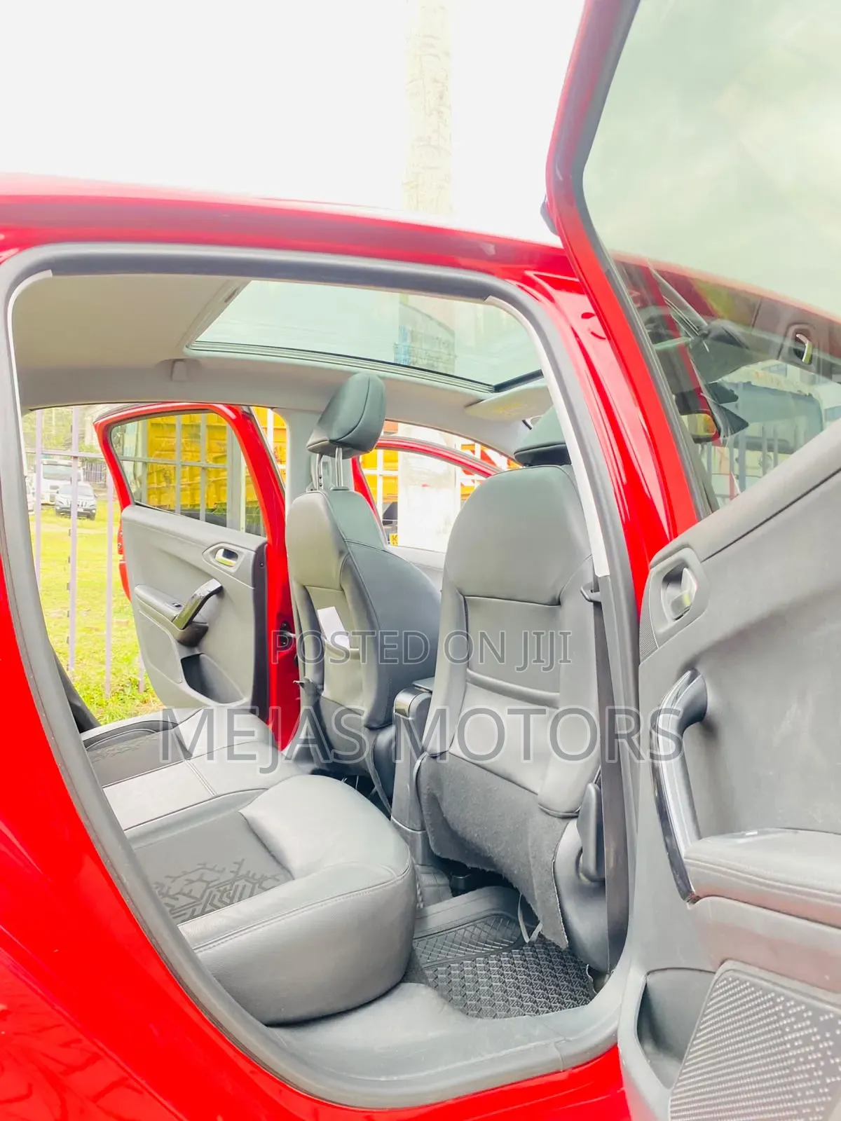 Peugeot 208 2015 Red