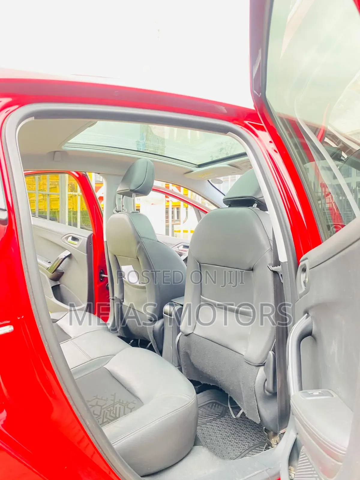 Peugeot 208 2015 Red