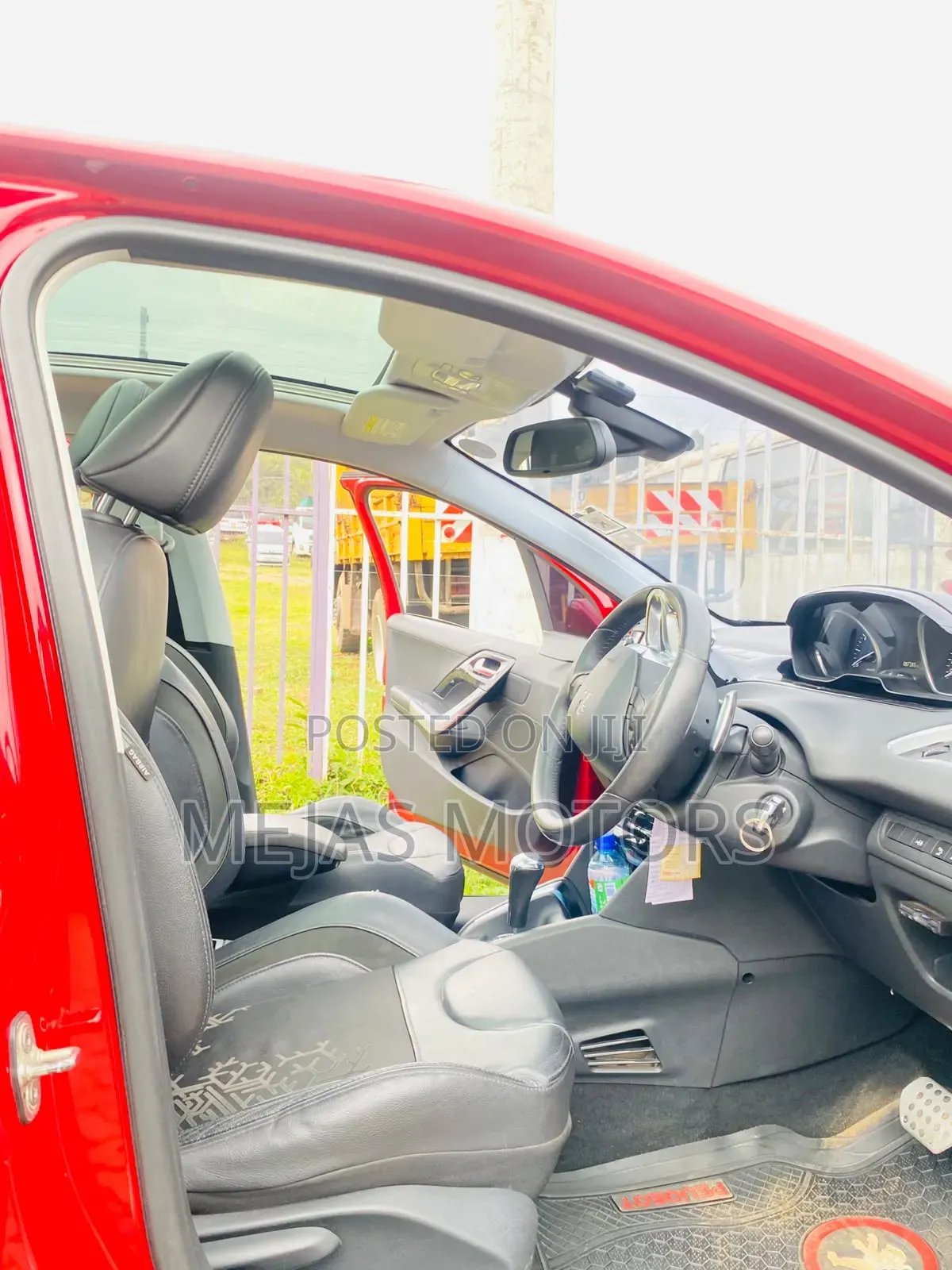 Peugeot 208 2015 Red
