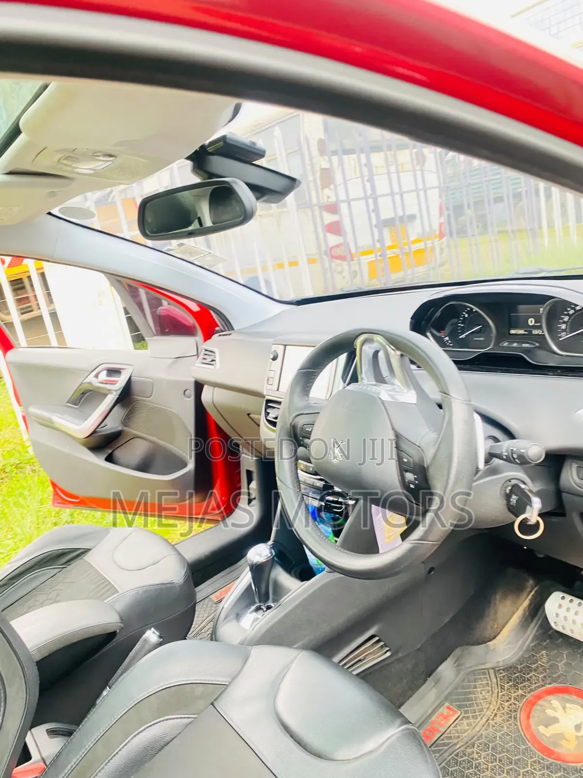 Peugeot 208 2015 Red