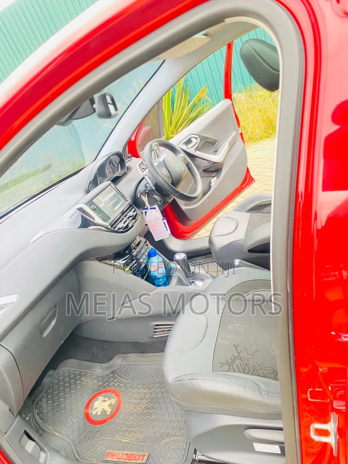 Peugeot 208 2015 Red