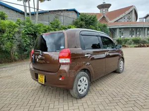 Toyota Porte 2017 Brown