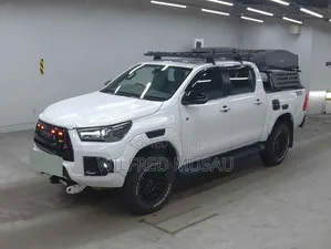 Toyota Hilux 2022 White