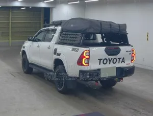 Toyota Hilux 2022 White