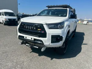 Toyota Hilux 2022 White