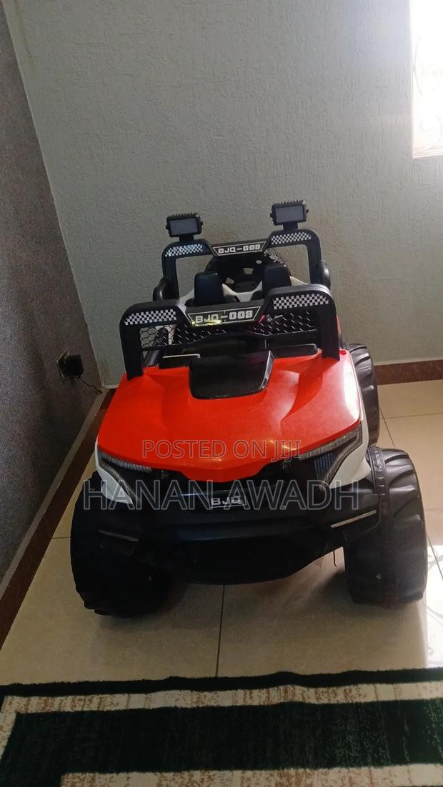 Kids Electric Ride-on Car – Excellent Condition - thumbnail 2