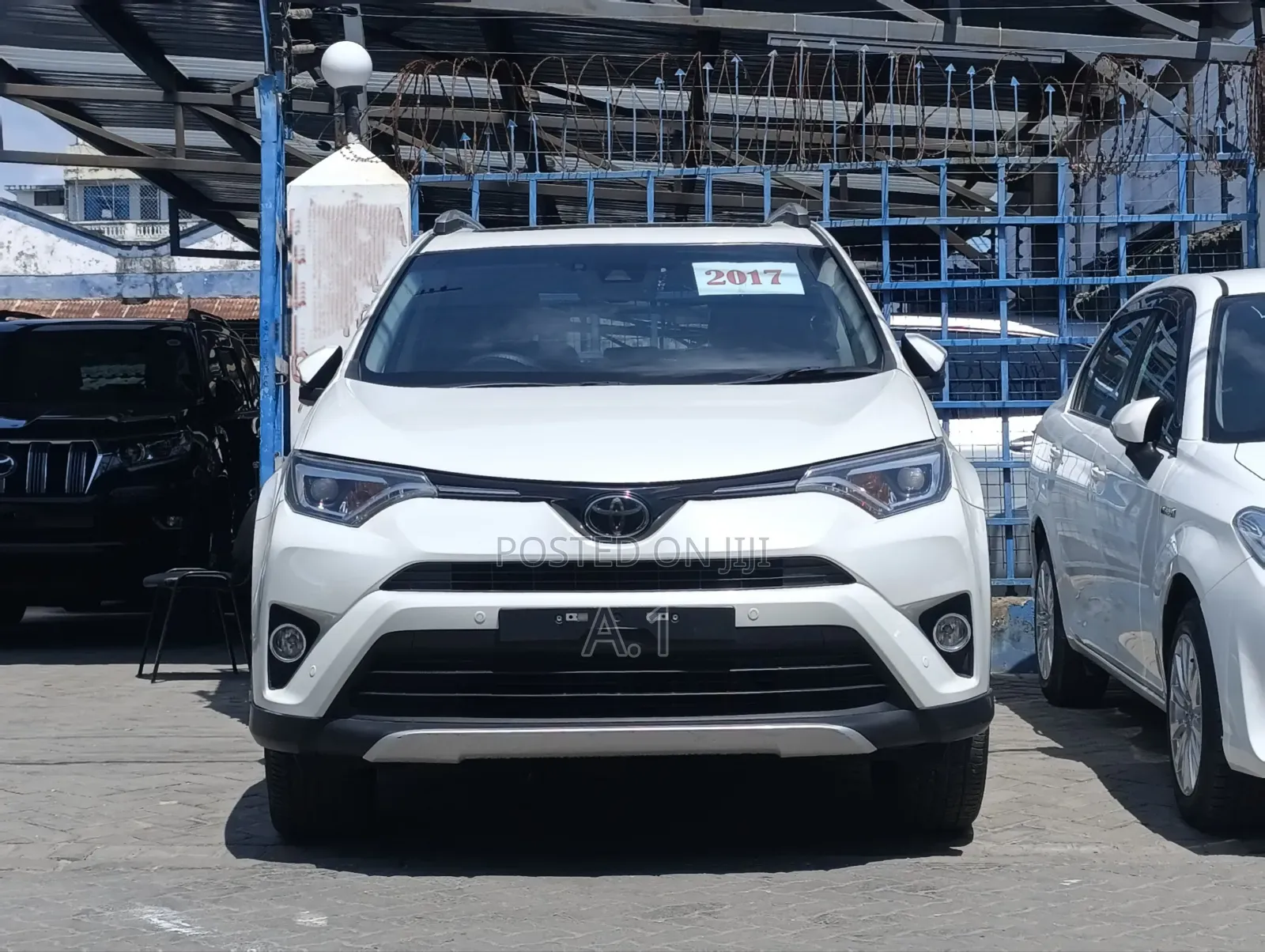 Toyota RAV4 XLE AWD (2.5L 4cyl 6A) 2017 White