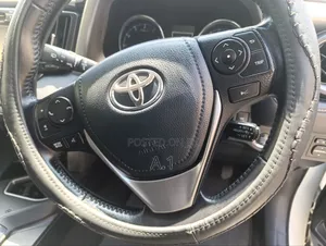 Toyota RAV4 XLE AWD (2.5L 4cyl 6A) 2017 White