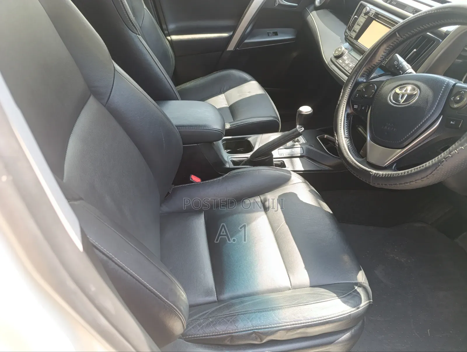 Toyota RAV4 XLE AWD (2.5L 4cyl 6A) 2017 White