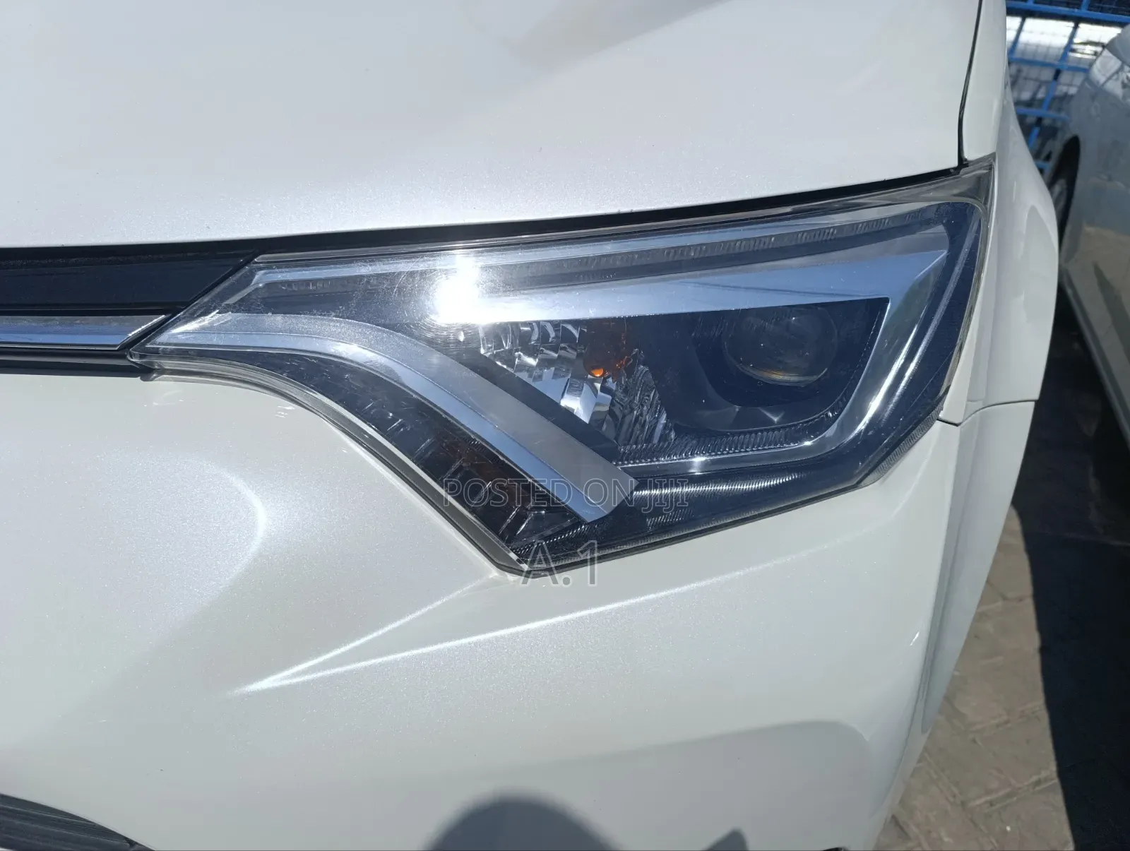 Toyota RAV4 XLE AWD (2.5L 4cyl 6A) 2017 White