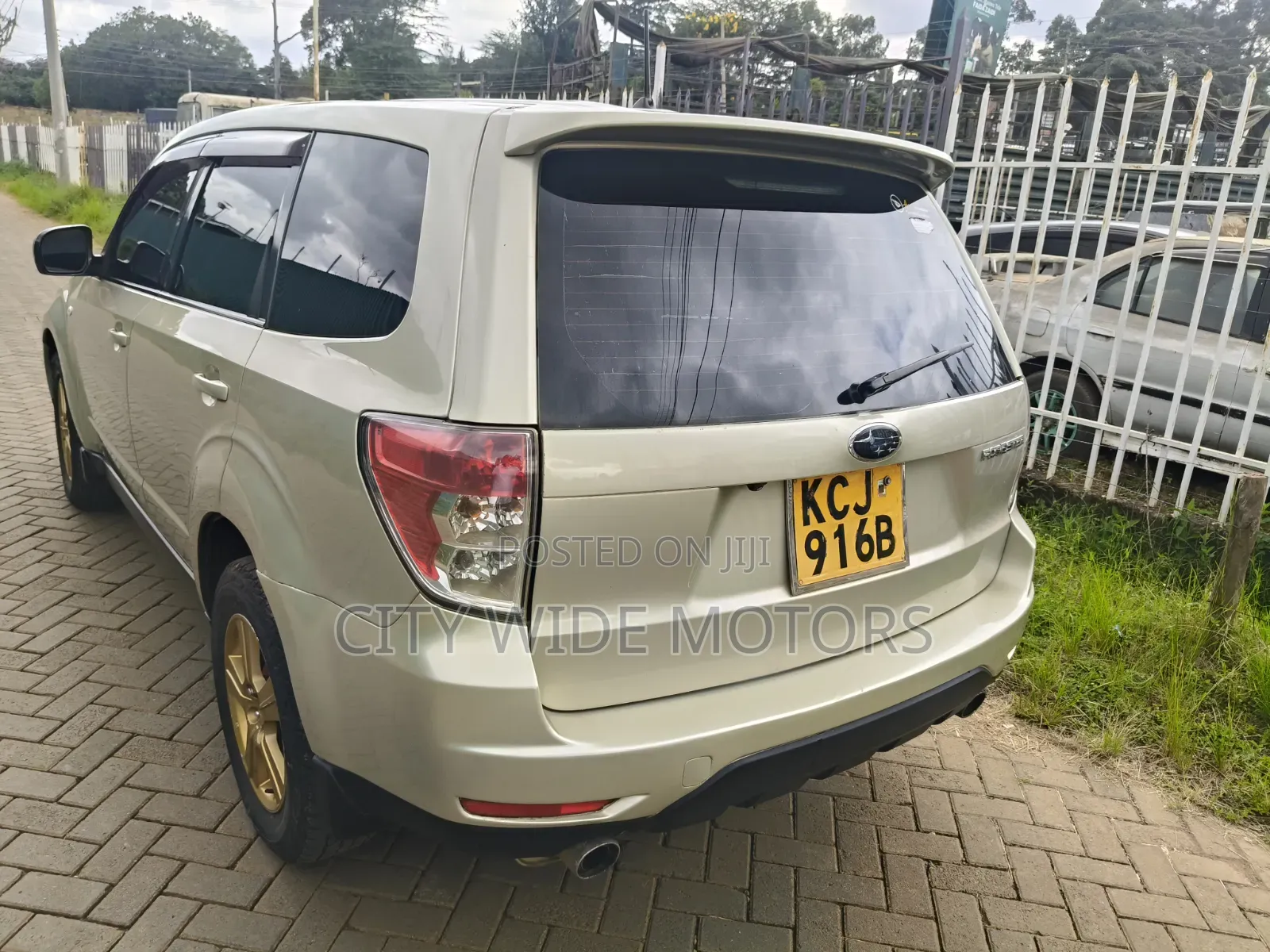 Subaru Forester 2010 Gold
