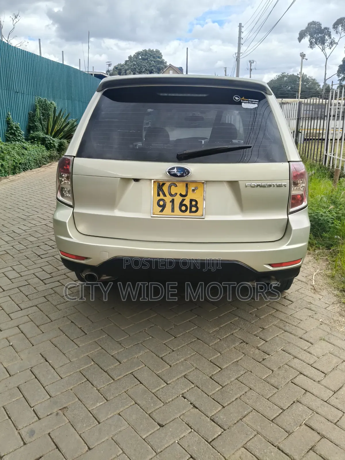 Subaru Forester 2010 Gold