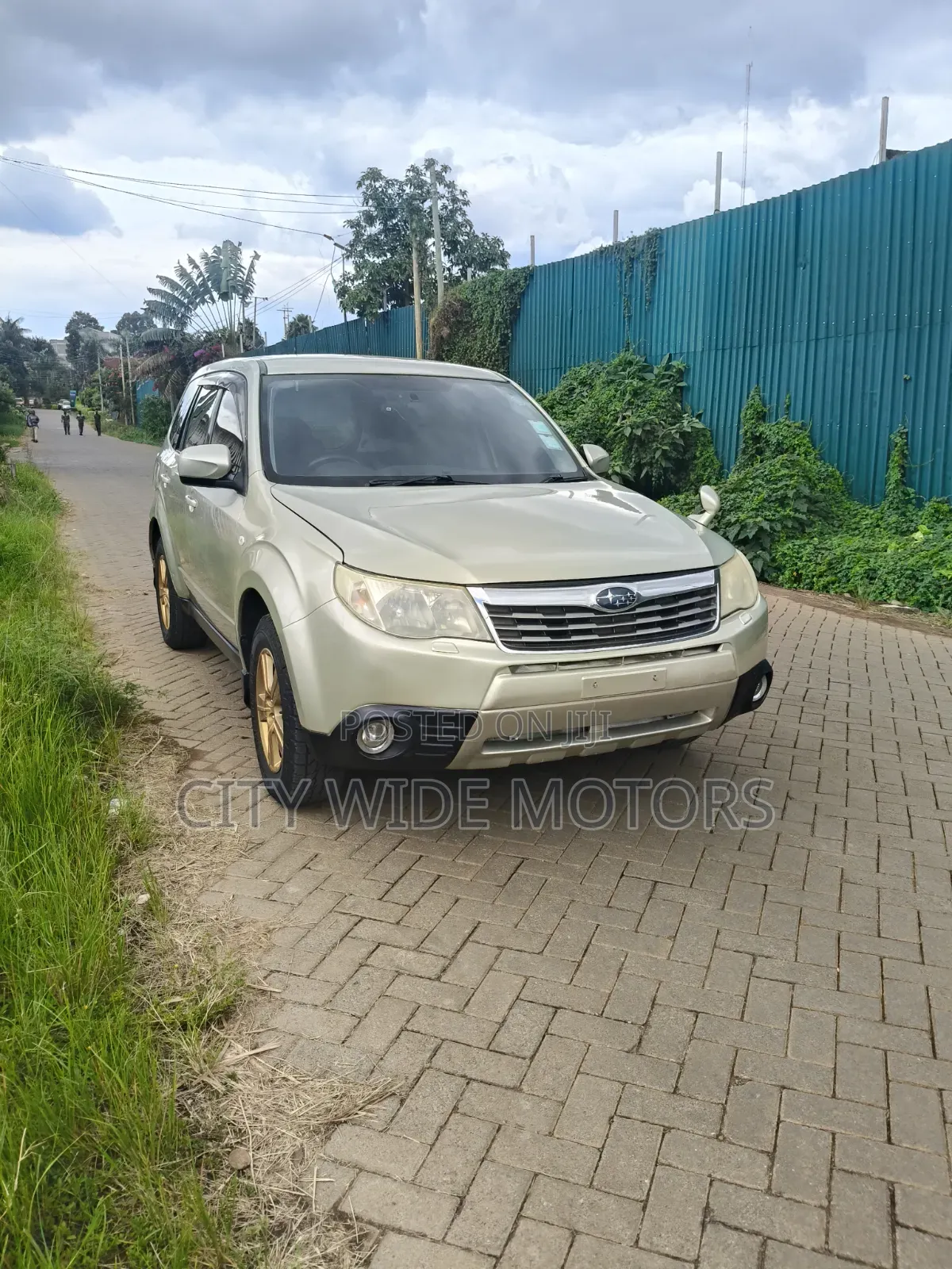 Subaru Forester 2010 Gold