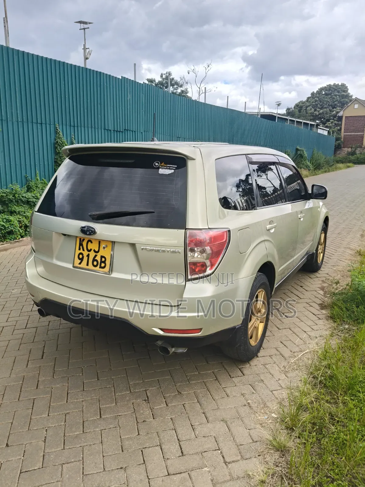 Subaru Forester 2010 Gold
