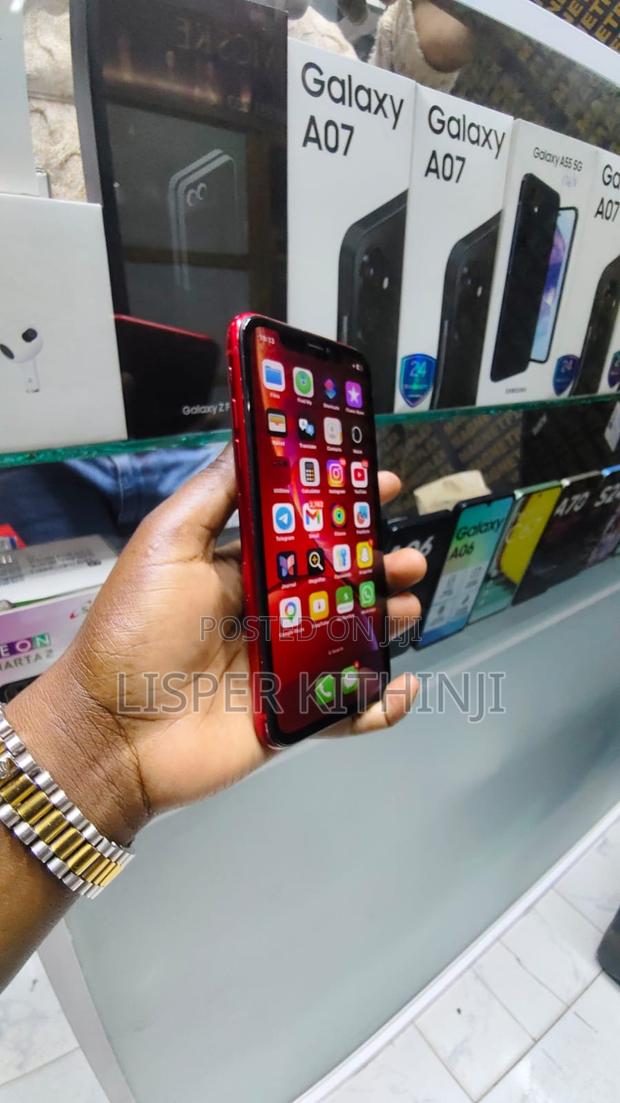 Apple iPhone XR 64 GB Red - thumbnail 3